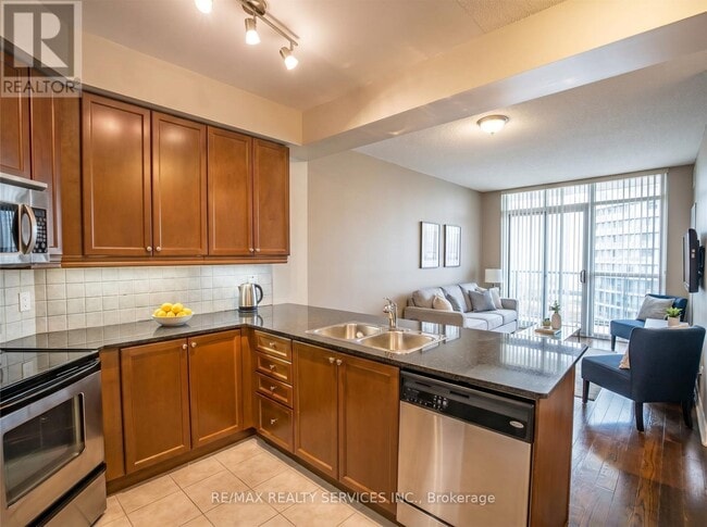 Building Photo - 80 Absolute Ave