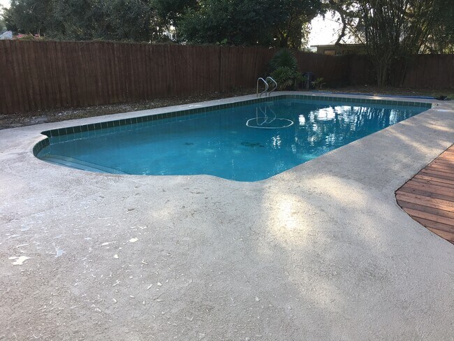 Foto del edificio - 3 Bedroom, 2 1/2 Bath Single Family Home With Pool