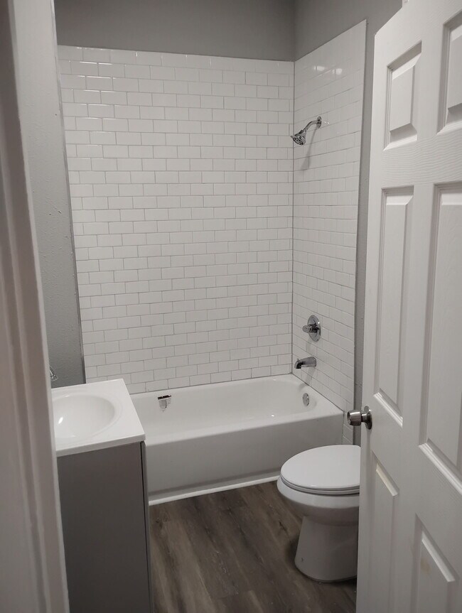Building Photo - 1105 Azalia St
