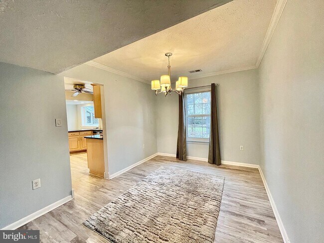 Building Photo - 1014 Allward Dr