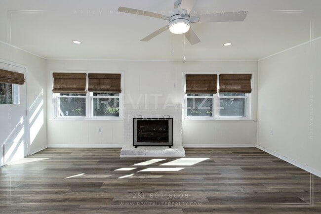Foto del edificio - Beautifully Updated 3 Bed 2 Bath Home in D...