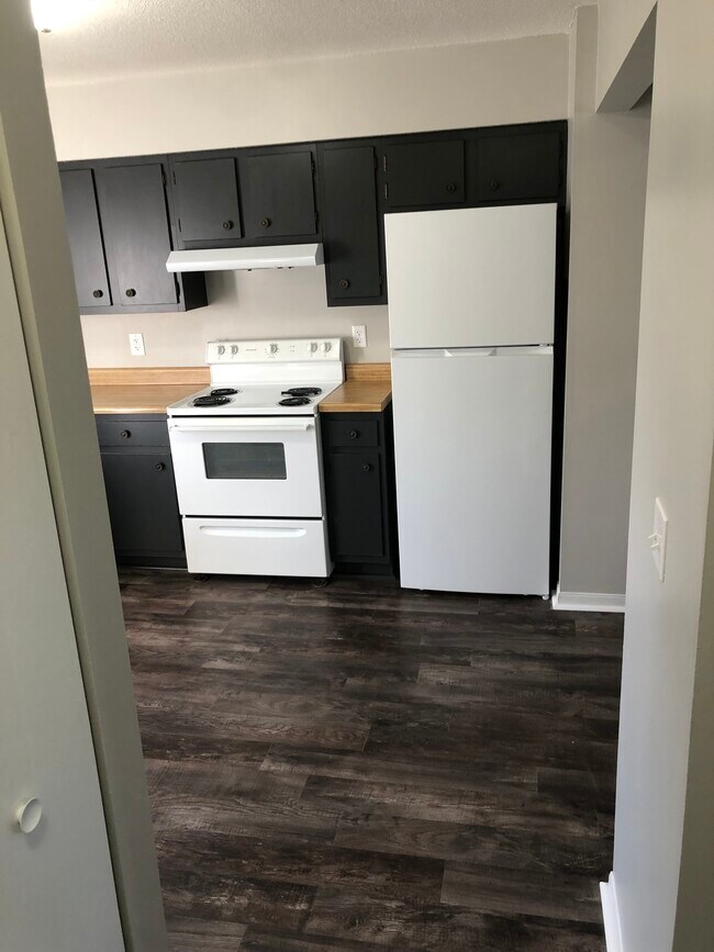 Cocina - 1015 Ebersole Blvd