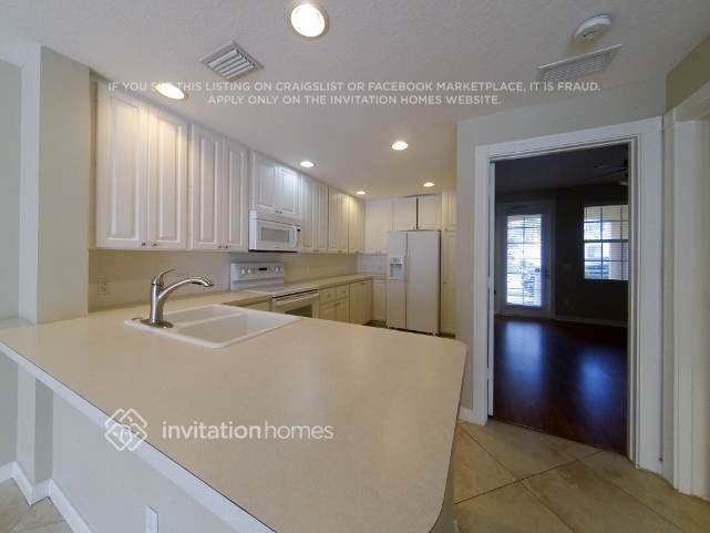 Building Photo - 144 Soriano Dr