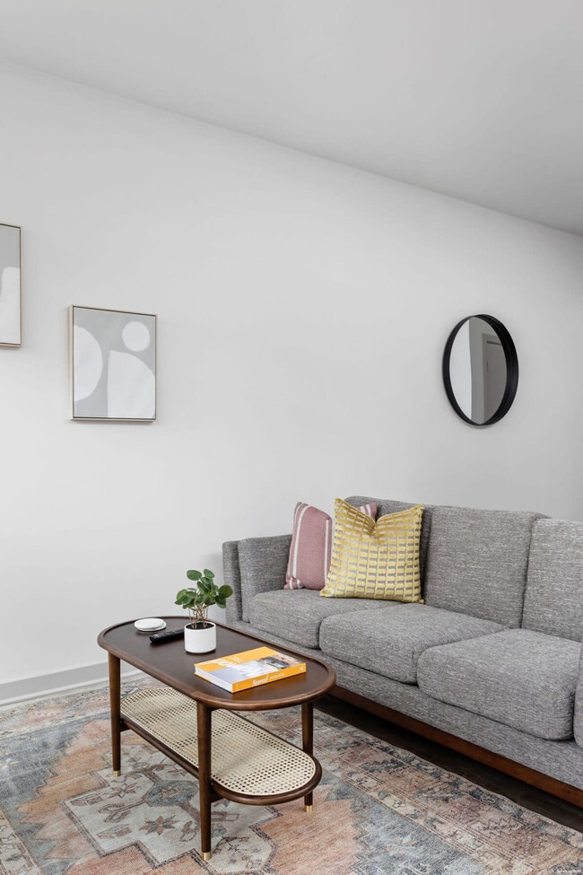 Building Photo - 747 N College Ave