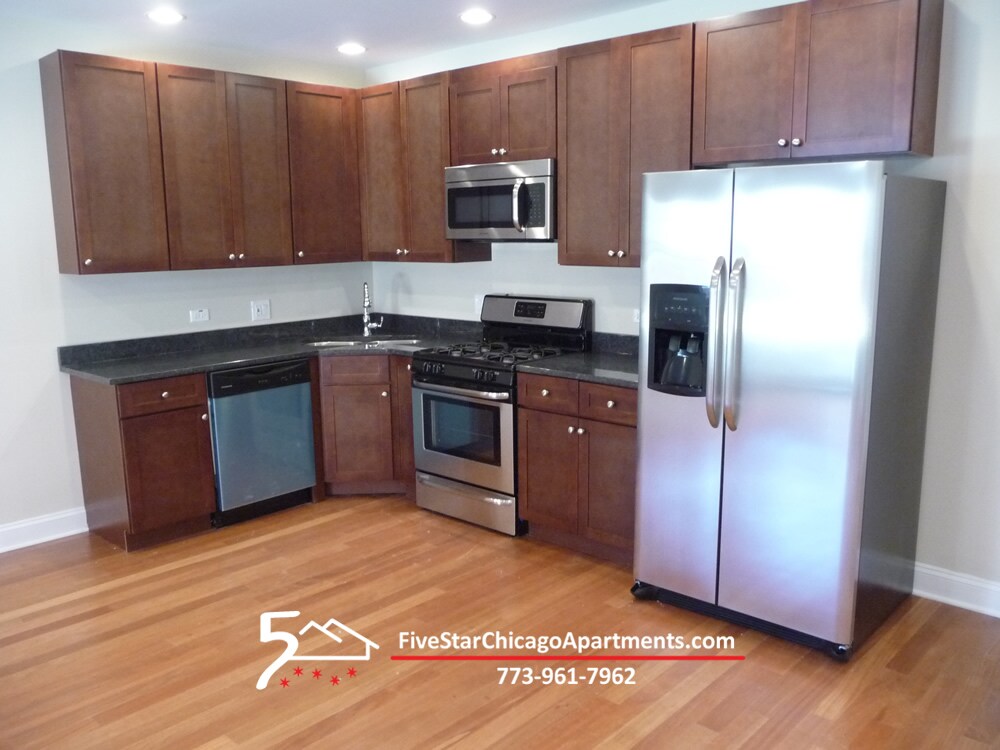 Foto principal - 3705 N Kedzie Ave