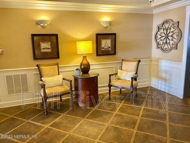 Foto del edificio - 4480 Deerwood Lake Pkwy