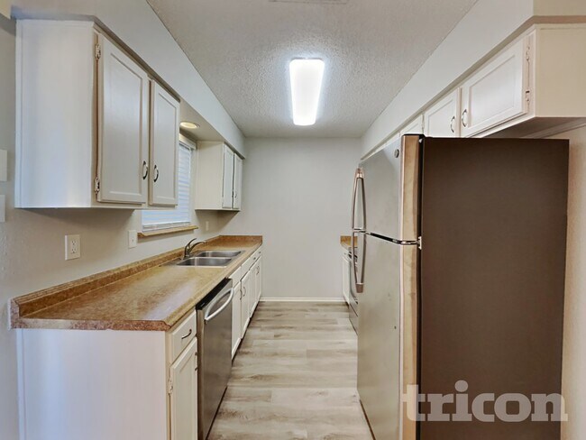 Building Photo - 14605 Otoe Dr