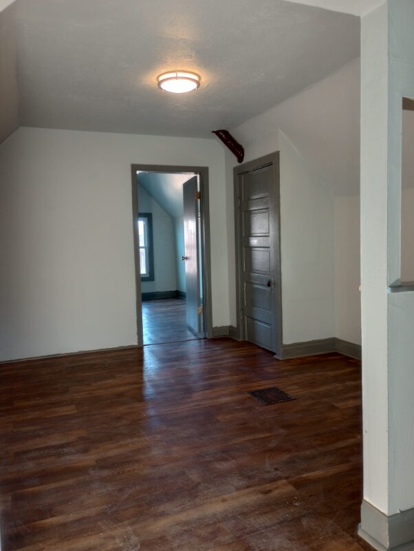 Foto del edificio - 1422 W 84th St