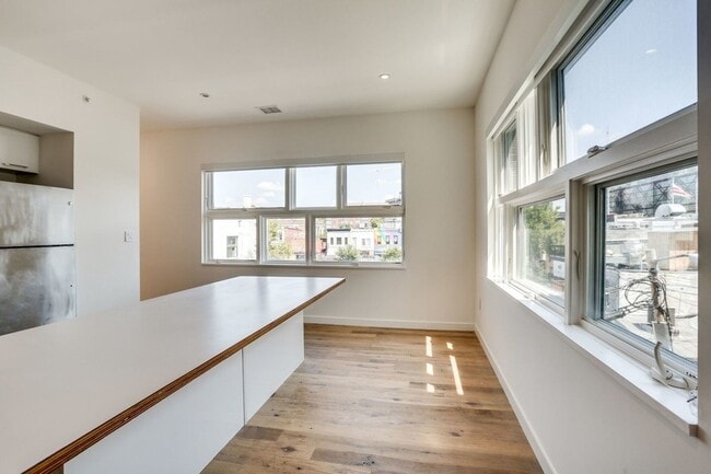 Building Photo - 1932 9th St NW