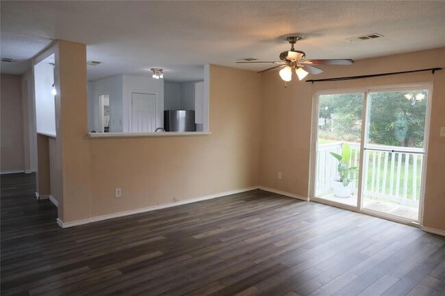 Foto del edificio - 1778 Farm to Market Rd 1704