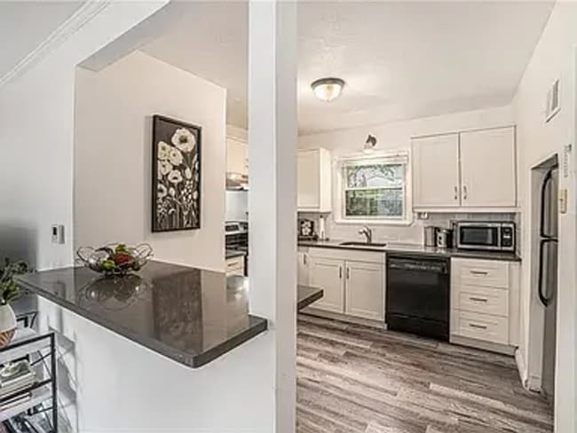 Building Photo - Charming 3-Bedroom Ranch in Prime Shawnee ...