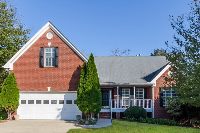 Building Photo - 670 Chapel Hill Dr SE