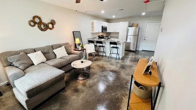 Building Photo - 635 Doctor M.L.K. Jr Dr