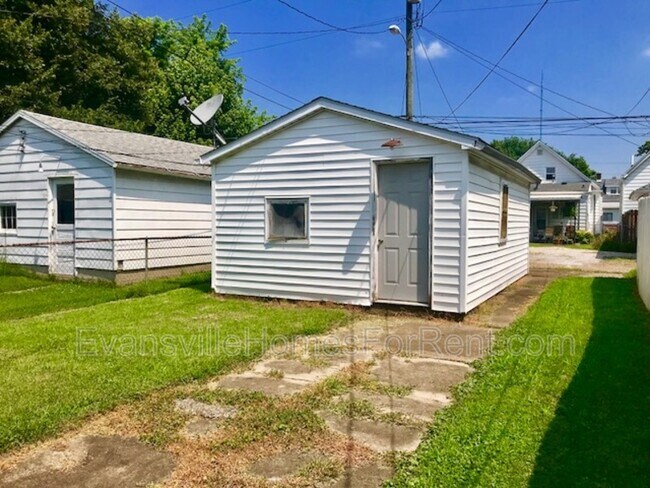 Foto del edificio - 2119 W Michigan St