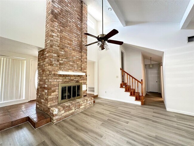 Foto del edificio - 6102 Howland Ct