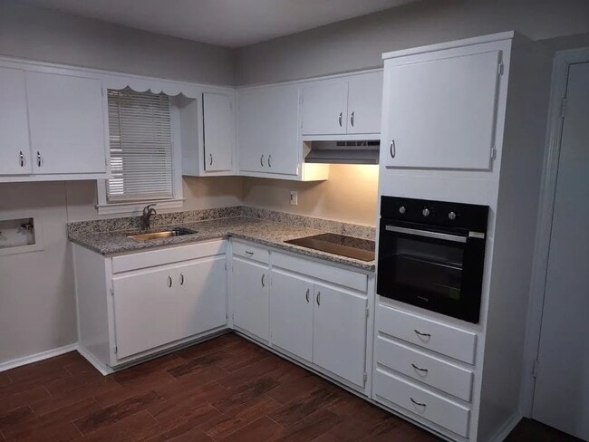 Building Photo - 4707 Wellborn Dr