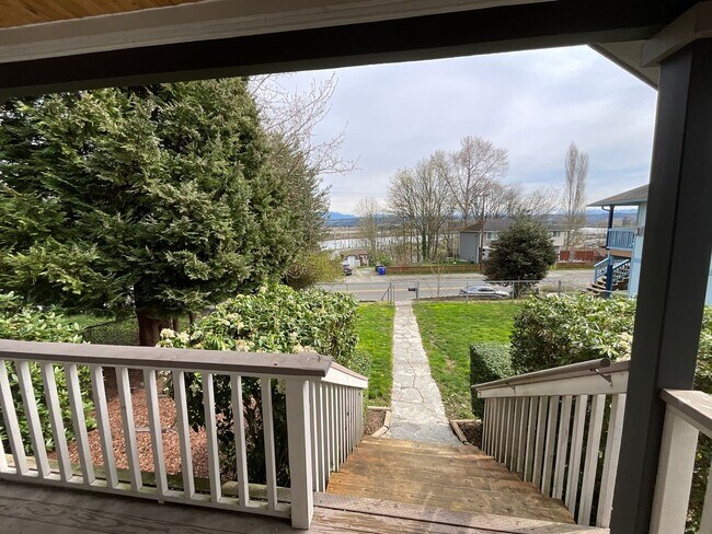 Foto del edificio - 3 Bedroom Home with Beautiful Upgrades in Everett