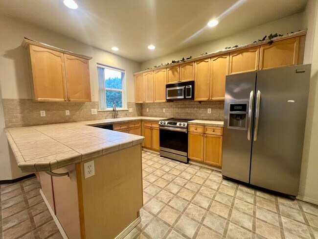 Building Photo - Wonderful Gresham area home available now