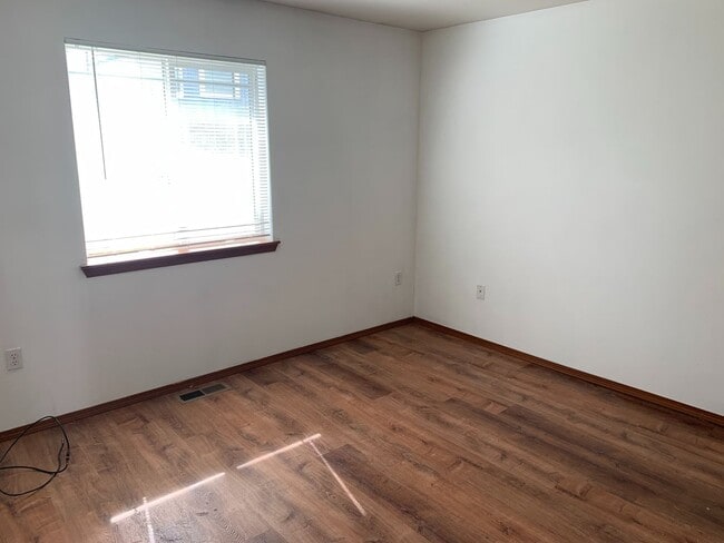 Building Photo - 1013 N Pierce Dr
