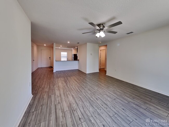 Building Photo - 10 Presidential Ln