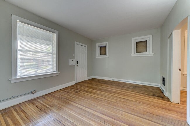 Building Photo - 3953 Tholozan Ave