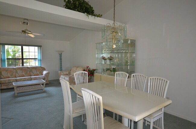 Foto del edificio - 366 Joy Haven Dr