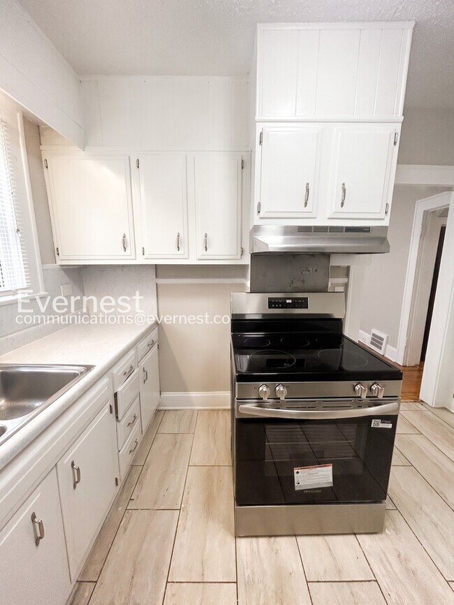 Foto del edificio - 856 N Cameron Ave