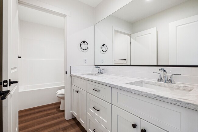 Foto del edificio - 1030 S Underwood Pl