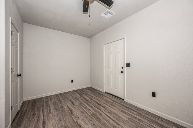 Building Photo - 731/735 8th Yellow Duplex