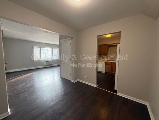 Building Photo - 1703 W Dennis Dr