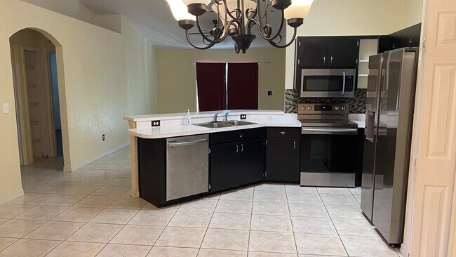 Foto del edificio - Charming 3BR House in Orlando with close a...