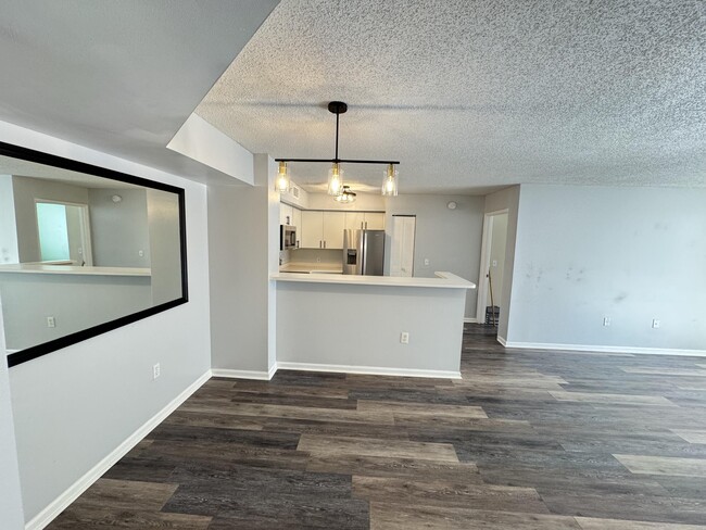 Building Photo - 7896 Sonoma Springs Cir