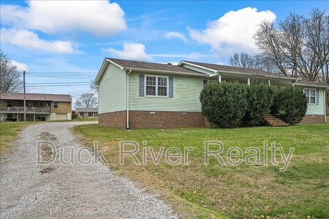 Building Photo - 525 Woods Dr