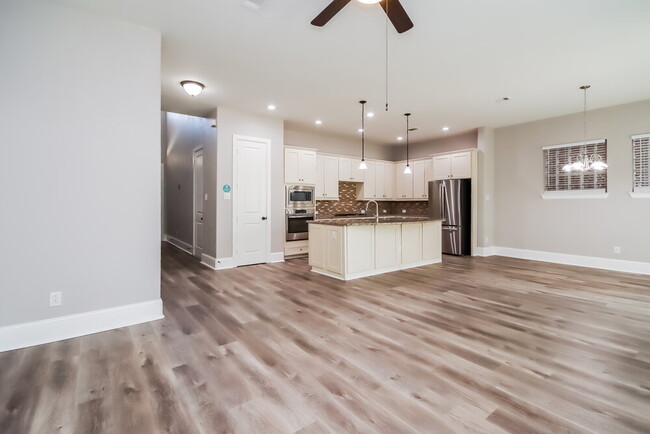 Building Photo - 8840 Ashbloom Ln