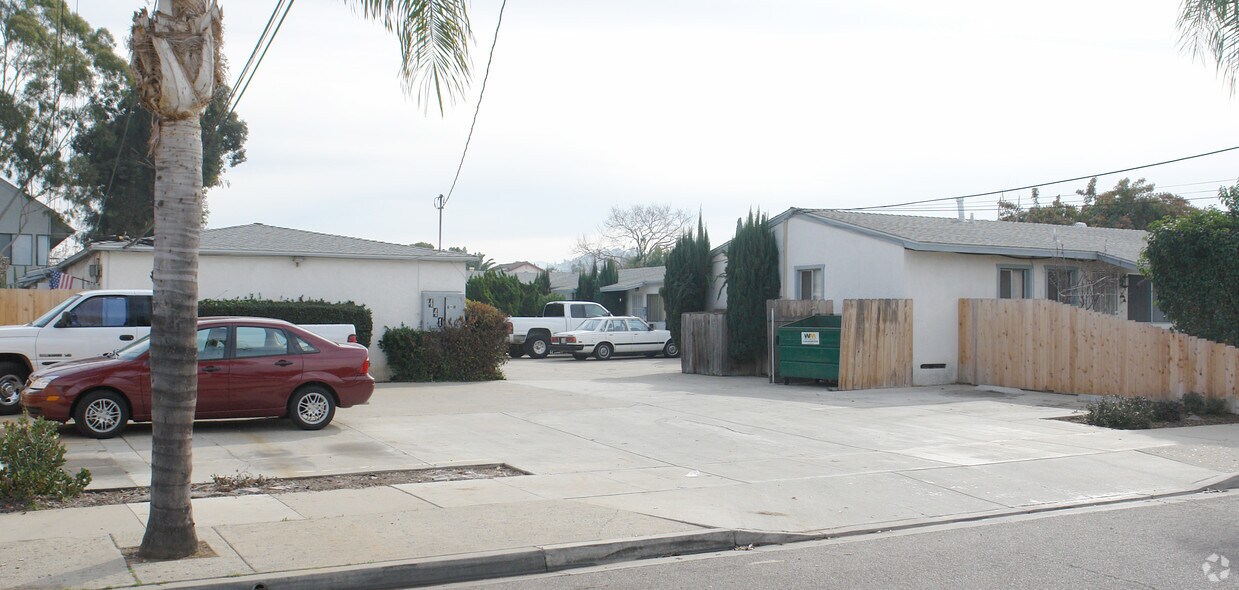 Building Photo - The Claydelle Avenue Apartment Homes