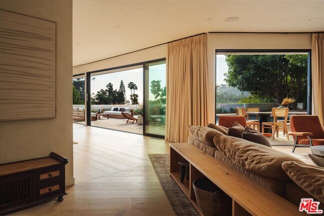 Foto del edificio - 1820 Rising Glen Rd