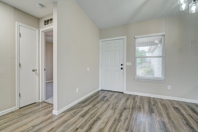 Foto del edificio - 10425 Aberdeen Dr