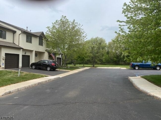 Building Photo - 18 Maple Ct
