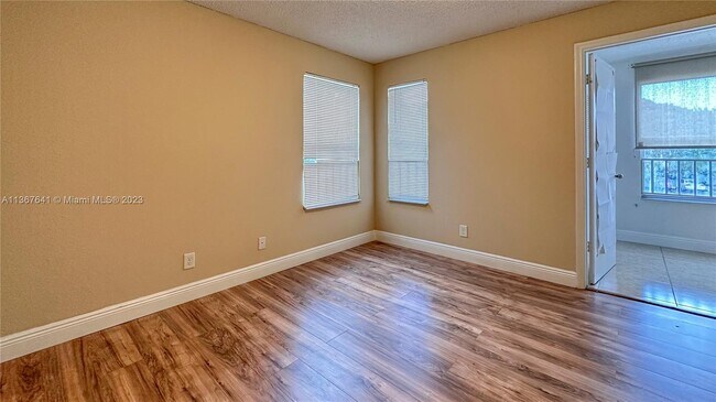 Building Photo - 13060 Vista Isles Dr