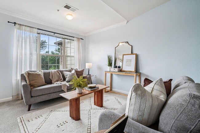 Building Photo - Gorgeous third floor - 1bd/1ba condo