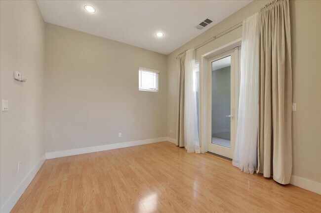 Building Photo - 3732 Feather Ln