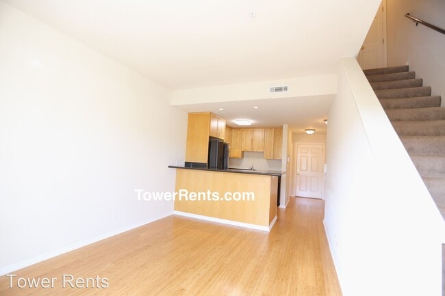 Building Photo - 2 br, 1.5 bath House - 400 Alemany Blvd #22