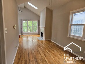 Building Photo - 842 N Wood St