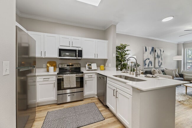 1BD, 1BA - 708SF - Kitchen - The Lodge at Spring Shadows