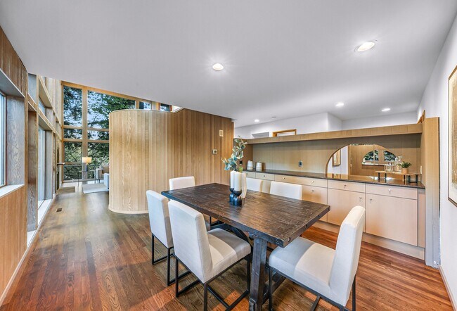 Foto del edificio - 2261 W Lake Sammamish Pkwy SE