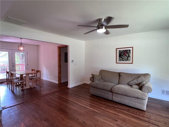 Building Photo - 1180 Starline Dr