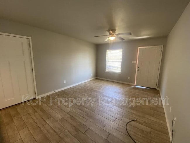 Building Photo - 1811 Osage St