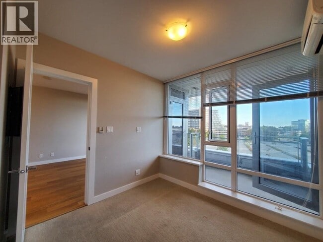 Building Photo - 5511 Hollybridge Way