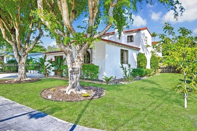 Foto del edificio - 991 NE 82nd St