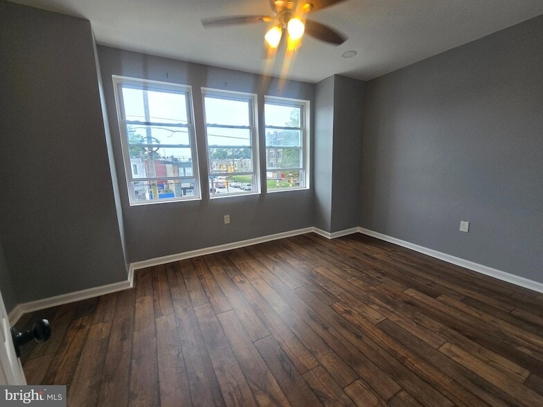 Primary Photo - 2741 W Allegheny Ave